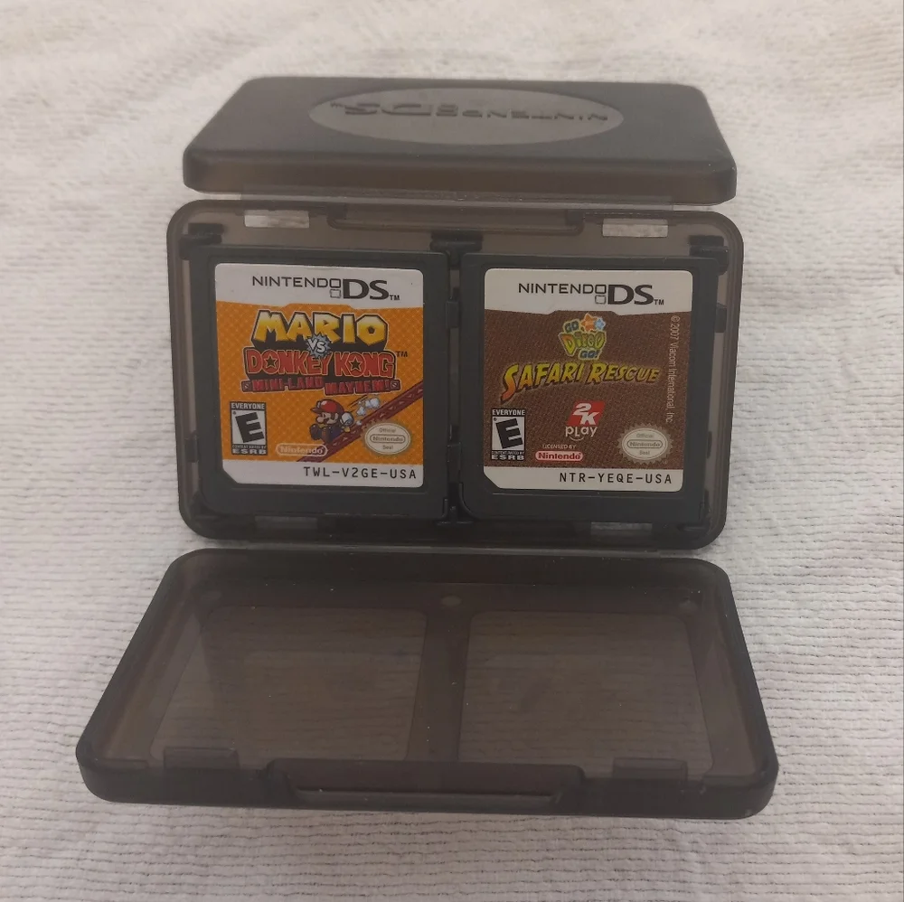 Nintendo DS Cartridge Case